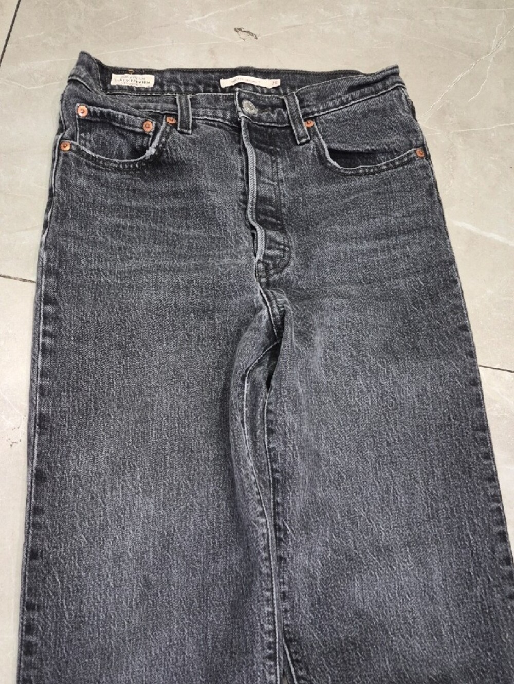 Levi's Ribcage Straight Jeans — Blackwashed Denim - Picture 12 of 14